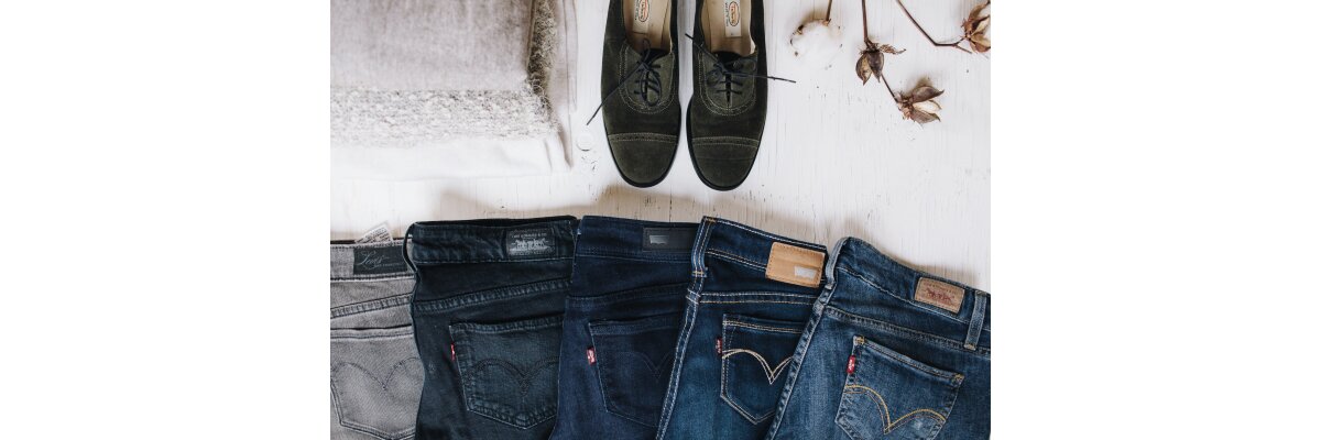 Dunkelblaue Jeans kombinieren - Tipps für Damen und Herren | TC - 