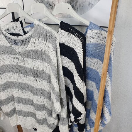 V-Neck Ringel Pulli