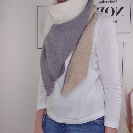 Dreifarbiger Kuschel Dreiecksschal Grau/Beige