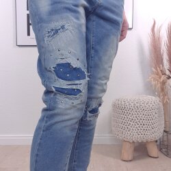 Washed Out Boyfriend destroyed Jeans mit Nieten