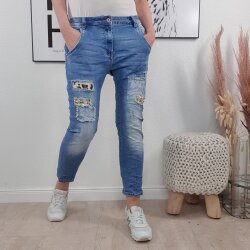 Boyfriend destroyed Jeans mit Animal Print und Pailletten M