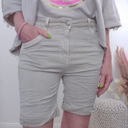 Jewelly Baggy Shorts Crash Look