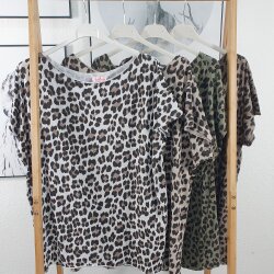 Curvy Leo Shirt &ndash; One Size (4 Farben)