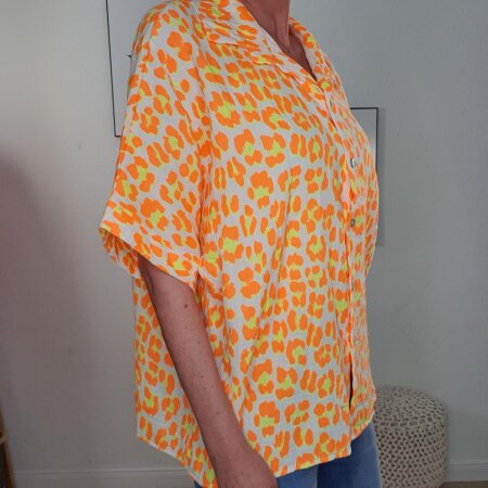 Kurzarm Musselin Bluse Animal- One Size