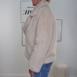 Kurze Fake Fur Jacke Plush