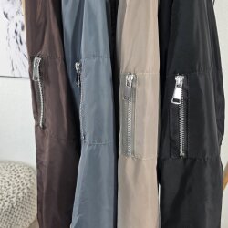Halblange Bomberjacke mit Teddyfutter