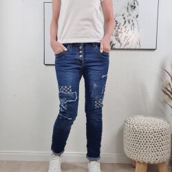 Karostar Damen Stretch Jeans| Denim Pants mit dekorativer Knopfleiste| Hose im vintage Look mit Flicken und Patches dark denim M