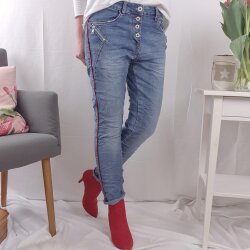 Karostar Boyfriend Jeans mit Deko Zippern und roten Streifen
