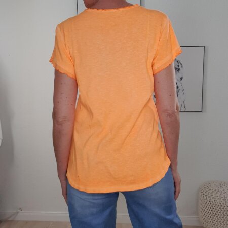 V-Neck Vintage Shirt mit Fransenkante