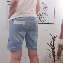 Coole Jeans Shorts mit Flicken und Spitze